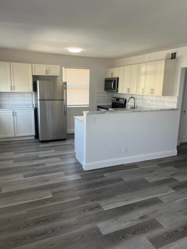 3 of 12 - 1010 Adams St, West Palm Beach, FL