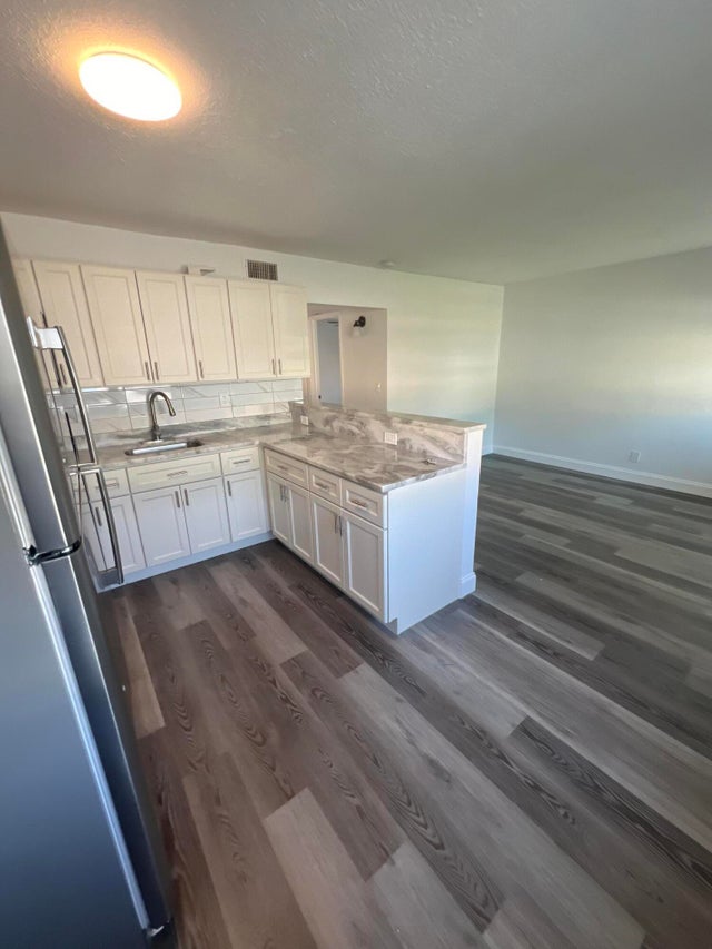 4 of 12 - 1010 Adams St, West Palm Beach, FL