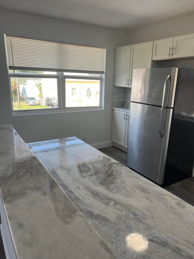 5 of 12 - 1010 Adams St, West Palm Beach, FL