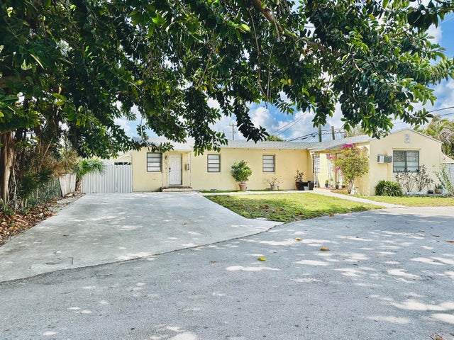 1 of 30 - 2140 Monroe Terrace, Hollywood, FL