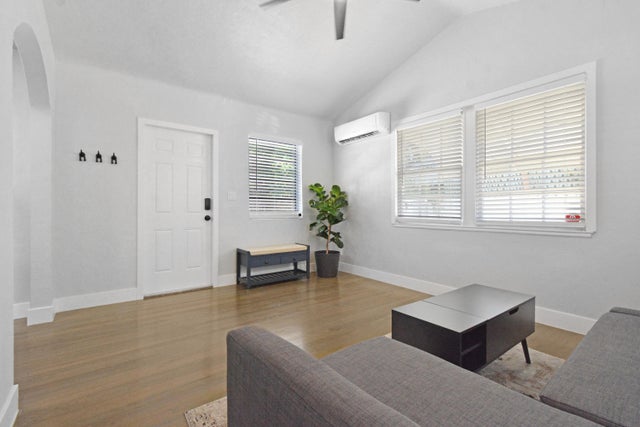 5 of 30 - 2140 Monroe Terrace, Hollywood, FL