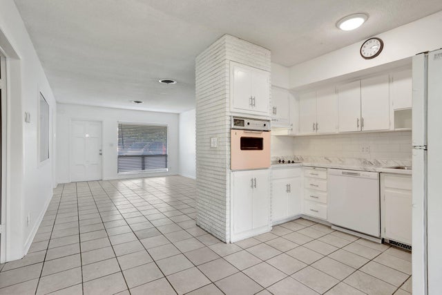 4 of 25 - 2540-2550 Ne 10 Court #1-2, Pompano Beach, FL