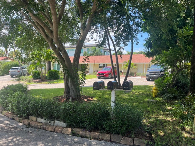 2 of 34 - 2081 Joy Rene Lane, North Palm Beach, FL
