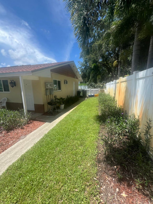 4 of 34 - 2081 Joy Rene Lane, North Palm Beach, FL