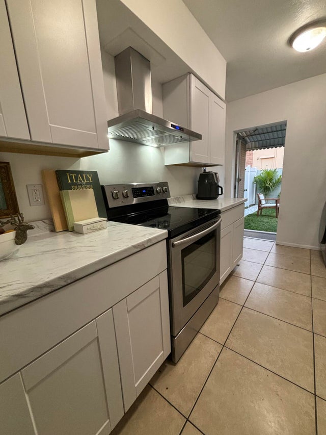 4 of 59 - 262 Se 9 Avenue #1-4, Deerfield Beach, FL