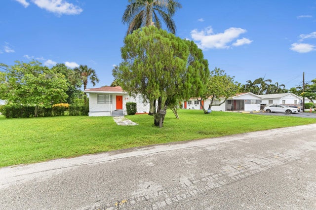 2 of 35 - 538 Sw 7th Street, Hallandale Beach, FL
