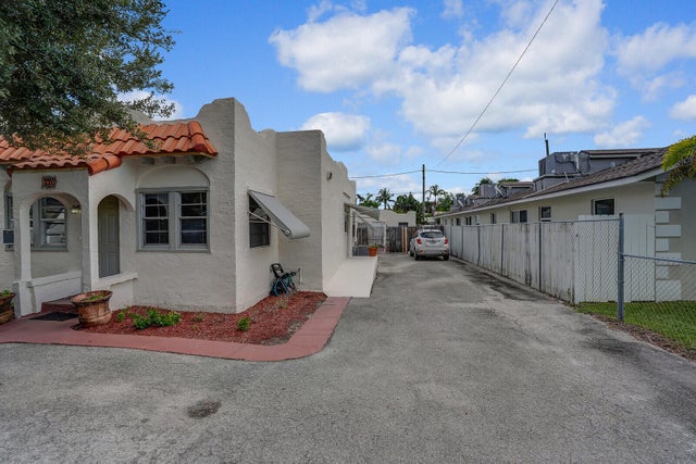4 of 38 - 410 S Ocean Breeze, Lake Worth, FL