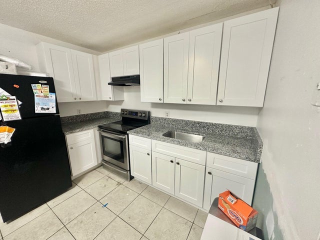 3 of 13 - 3300 Se Fairmont Street, Stuart, FL