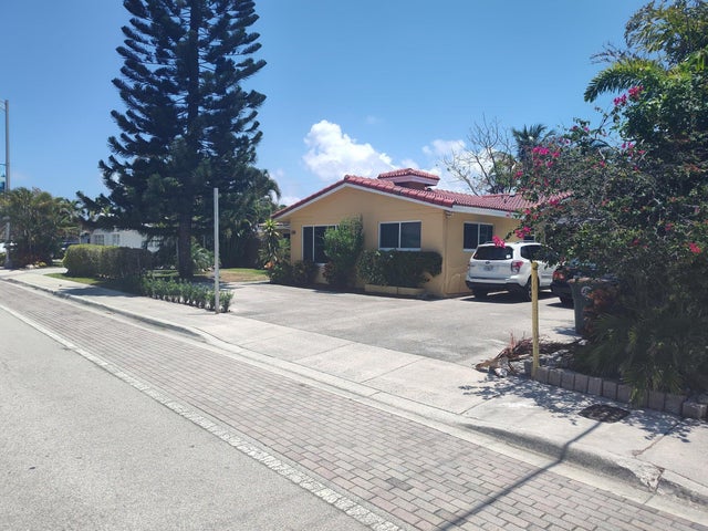 2210 Ne 36th Street #a&b, Lighthouse Point