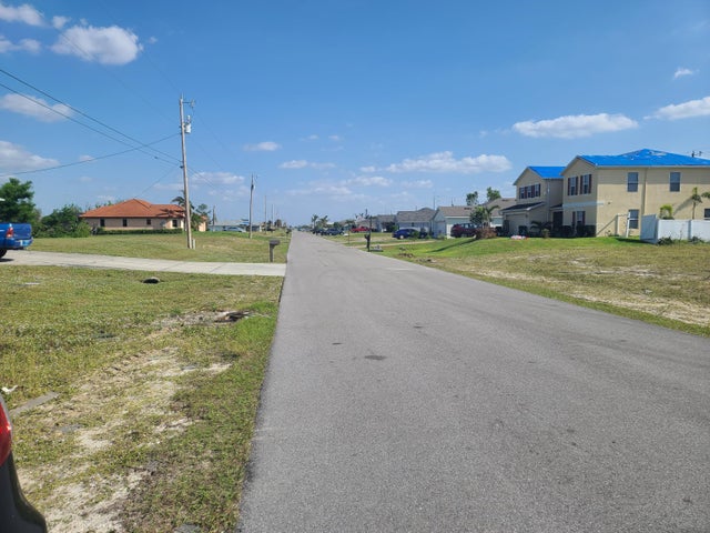 5 of 18 - 725 Nw 8th Ter, Cape Coral, FL