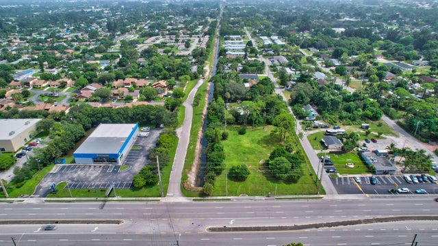 3 of 7 - 4526 S Military Trl, Lake Worth, FL