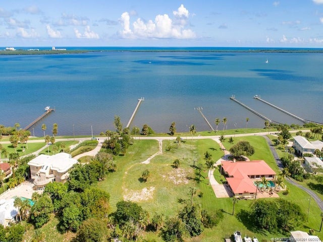 1 of 7 - 2829 S Indian River Dr, Fort Pierce, FL