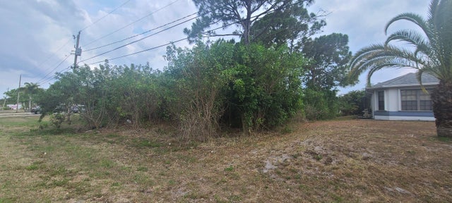 2 of 8 - 3243 Se Pinto St, Port Saint Lucie, FL