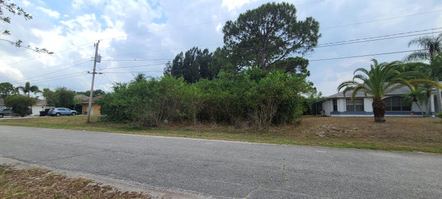 3 of 8 - 3243 Se Pinto St, Port Saint Lucie, FL
