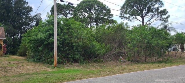 4 of 8 - 3243 Se Pinto St, Port Saint Lucie, FL