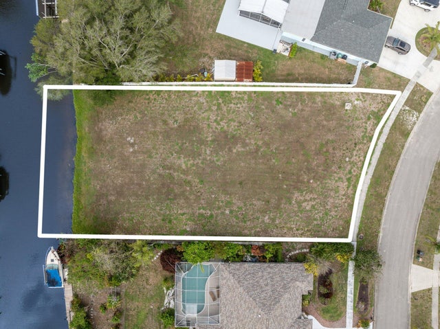 2 of 9 - 420 Ne Cornwall Av, Port Saint Lucie, FL