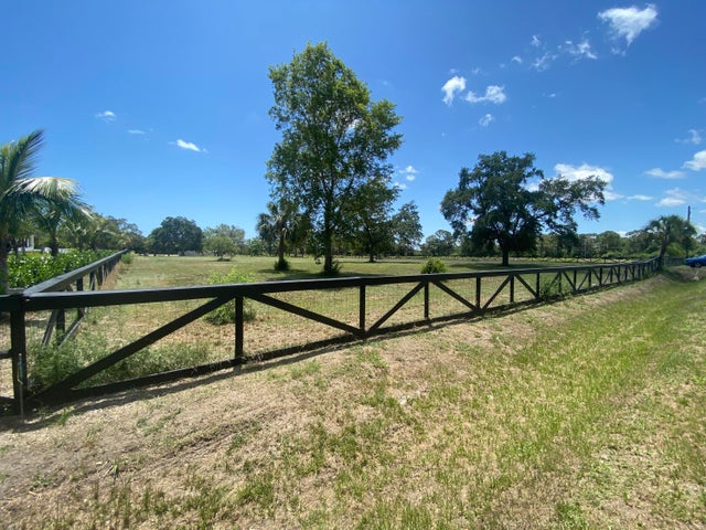 3 of 4 - 2098 Johnston Road, Fort Pierce, FL
