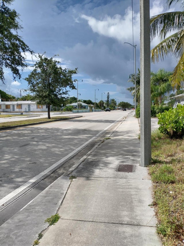 3 of 3 - 2907 Broadway Av, West Palm Beach, FL