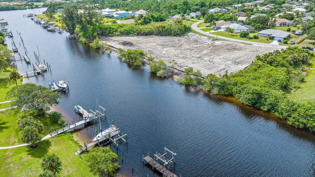 3 of 5 - 2805 Se Peru Street, Port Saint Lucie, FL