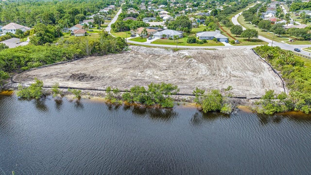 4 of 5 - 2805 Se Peru Street, Port Saint Lucie, FL