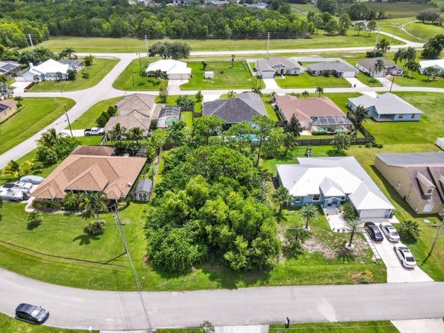 4 of 10 - 5761 Nw Cone St, Port Saint Lucie, FL