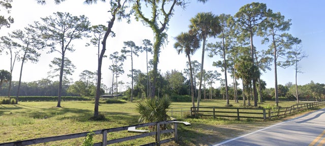 4 of 5 - 392 F Road, Loxahatchee Groves, FL
