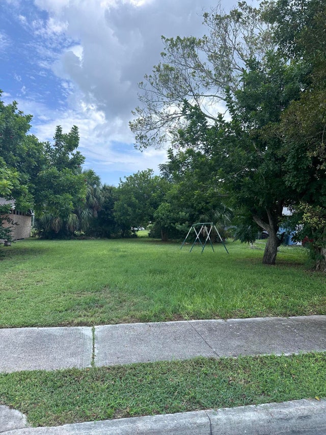 1 of 2 - 1708 N 15th N St, Fort Pierce, FL