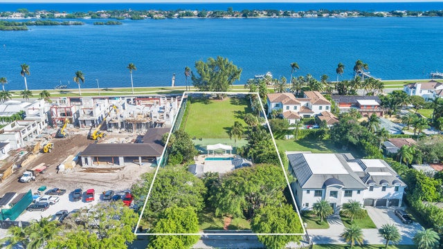 4 of 19 - 5400 Essex Ct, West Palm Beach, FL