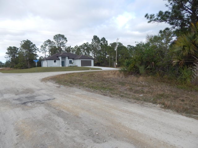 3 of 4 - 941 Capetown Avenue, Lehigh Acres, FL