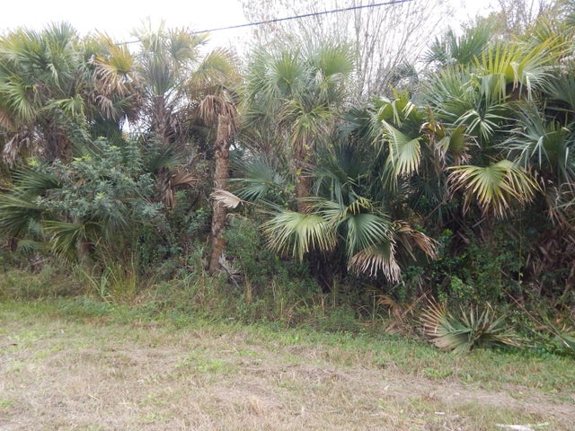 2 of 5 - 860 Ashland Street E, Lehigh Acres, FL