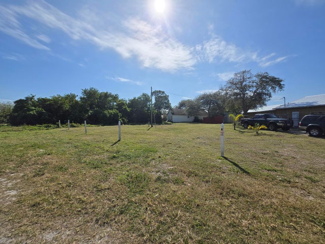 1 of 3 - Se Primrose Way, Port Salerno, FL
