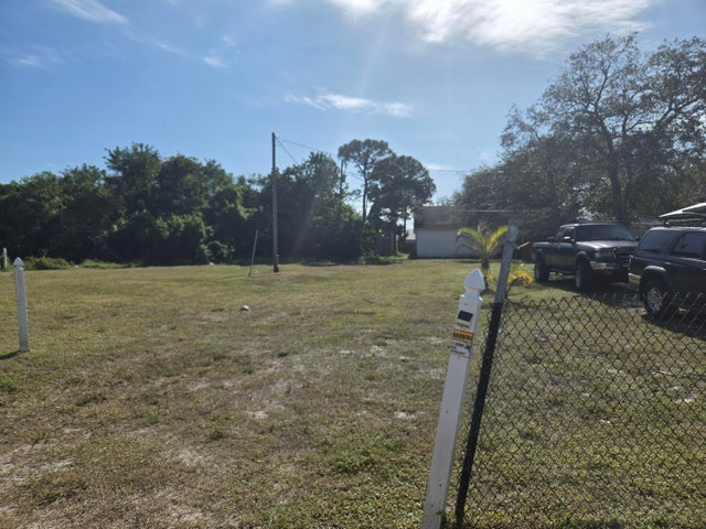 3 of 3 - Se Primrose Way, Port Salerno, FL