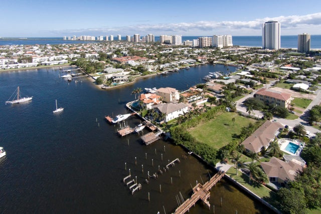 3 of 15 - 2715 Lake Drive, Riviera Beach, FL