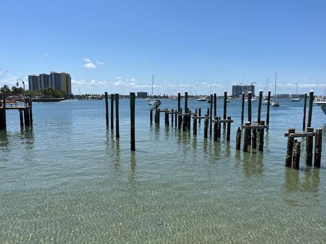 4 of 15 - 2715 Lake Drive, Riviera Beach, FL