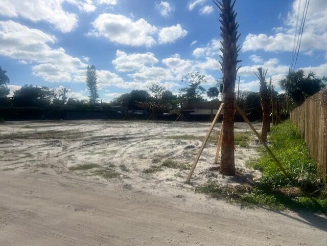 5 of 7 - 447 Tall Pines Road, West Palm Beach, FL