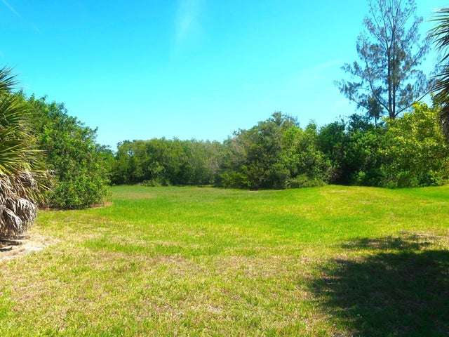 2 of 14 - 1880 Bayview Ct, Vero Beach, FL