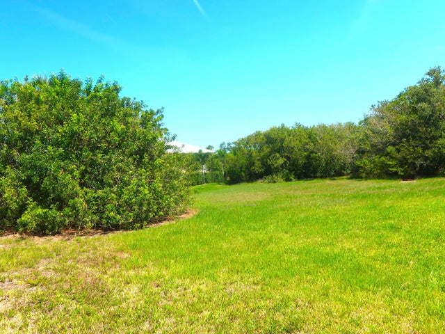 4 of 14 - 1880 Bayview Ct, Vero Beach, FL