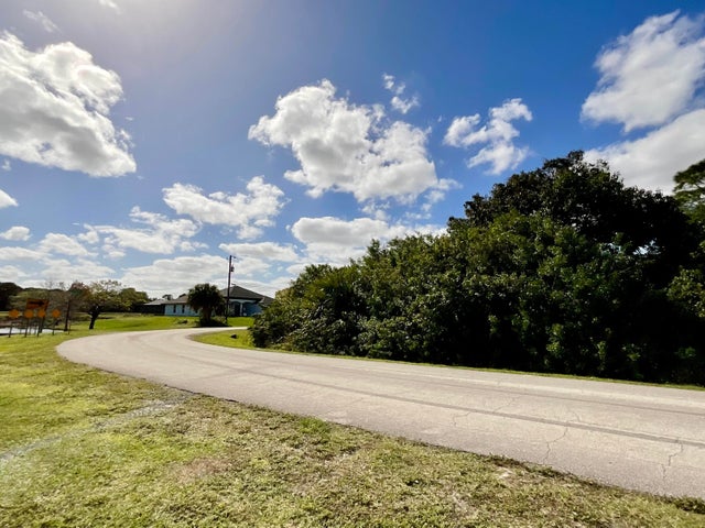 2 of 7 - 4674 Sw Masefield St, Port Saint Lucie, FL
