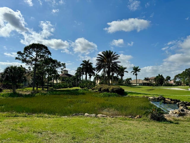 4 of 9 - Se Bella Strano, Port Saint Lucie, FL