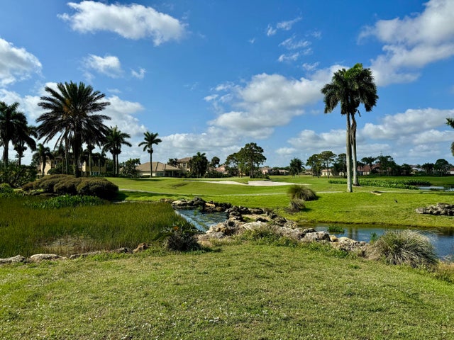 5 of 9 - Se Bella Strano, Port Saint Lucie, FL