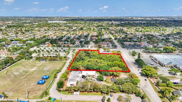 3 of 28 - 5121 N Pine Island Drive N, Sunrise, FL