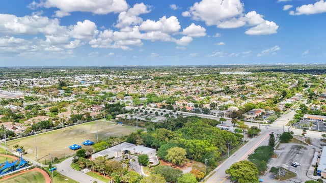 4 of 28 - 5121 N Pine Island Drive N, Sunrise, FL