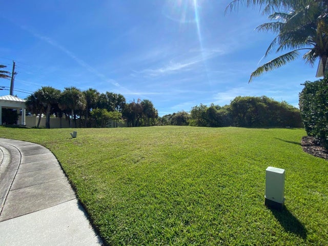 3 of 10 - 103 Ocean Estates Dr, Hutchinson Island, FL