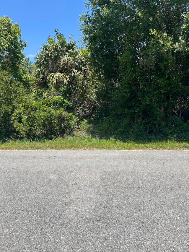 1 of 4 - 629 Sw Abraham Av, Port Saint Lucie, FL