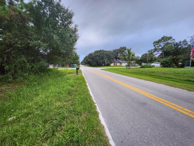 1 of 5 - 2420 85th Ct, Vero Beach, FL