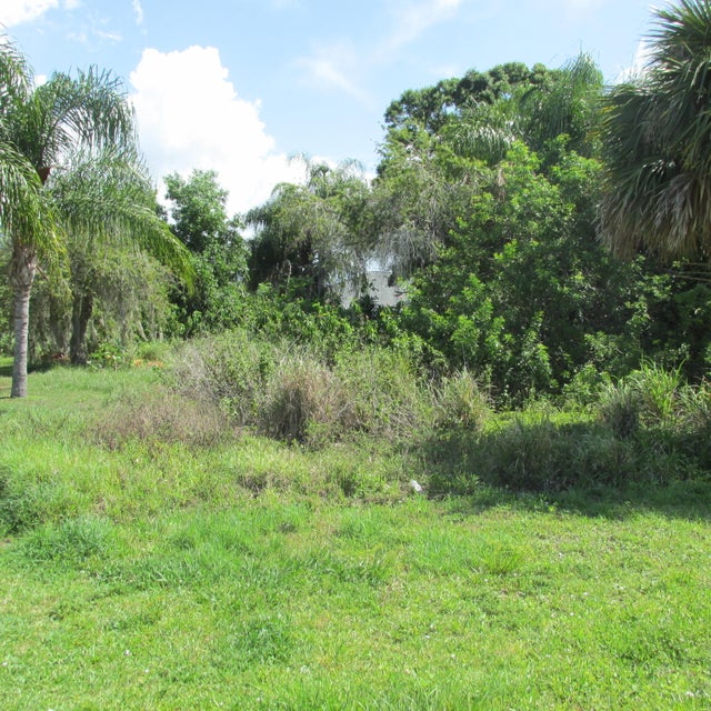 2 of 5 - 1613 Se Grapeland Avenue, Port Saint Lucie, FL