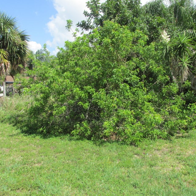 3 of 5 - 1613 Se Grapeland Avenue, Port Saint Lucie, FL