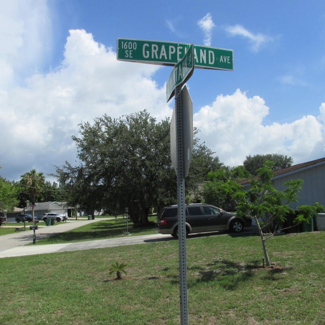 4 of 5 - 1613 Se Grapeland Avenue, Port Saint Lucie, FL