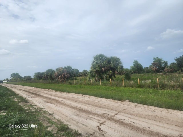 2 of 20 - 6746 Dennis St, Loxahatchee, FL