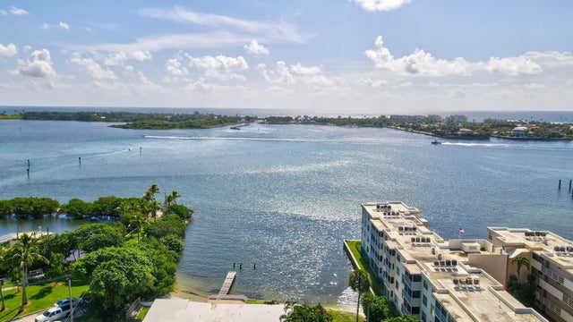 2 of 8 - 670 Oak St, Boynton Beach, FL